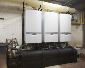 NELLA CENTRALE termica è stata installata una caldaia a condensazione in cascata da 3 moduli Vaillant ecoBlock Plus VM 1206/5-5, con una potenza termica totale di 342,9 kW.
