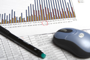 LA STIMA dei carichi termici di un ambiente chiuso deve tener conto sia del calore prodotto internamente sia di quello proveniente dall’esterno.