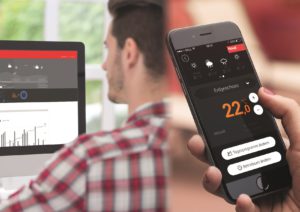 tte_visuals_monitoring_hovaldesk-and-iphone_14_4c