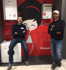 Luca Rondelli (a destra), Titolare di HYDRO HOUSE di Seveso (MB). A sinistra il rivenditore Simone Solagni, proprietario di Miar.