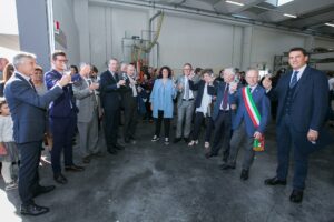 Lo scorso 15 ottobre, presso la sede di Arblu, si è svolta la cerimonia del taglio del nastro per inaugurare l’ampliamento di 2.000 mq di superficie coperta, alla quale sono intervenute diverse autorità in ambito locale e regionale