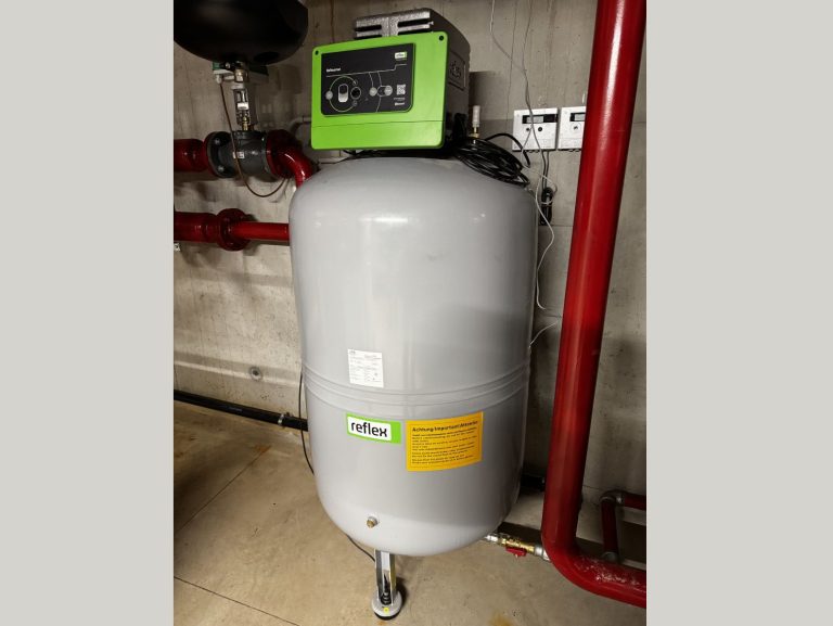 Vasi di espansione chiusi con reintegro automatico