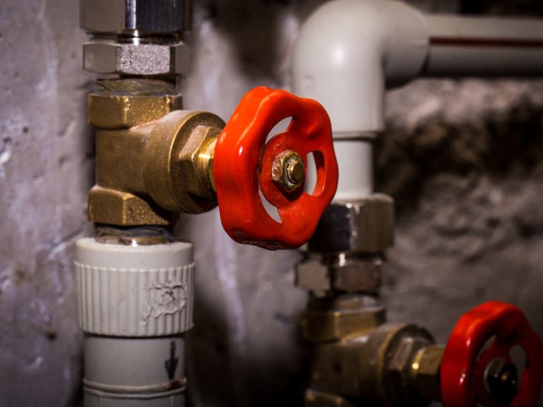 Tubature idriche e rispetto dei limiti ex Art 889 C.C.