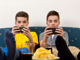 Smartphone, impatto sulla salute mentale e psicoemotiva dei giovani