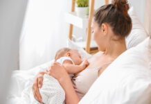 L’allattamento al seno può favorire un sonno di maggiore durata e qualità