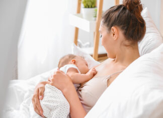 L’allattamento al seno può favorire un sonno di maggiore durata e qualità