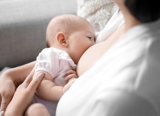 Allattamento al seno e dieta sana in prima infanzia per ridurre il rischio di obesità