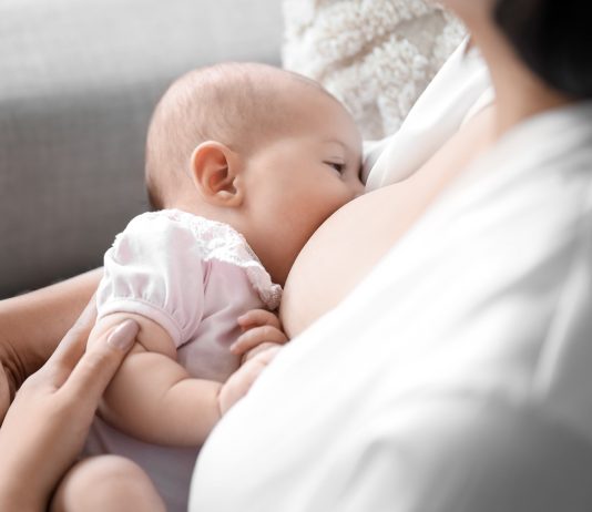 Allattamento al seno e dieta sana in prima infanzia per ridurre il rischio di obesità