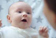 Gli effetti dello sguardo diretto tra mamma e neonato
