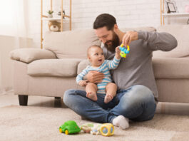 Interazioni papà-neonato possono influenzare la salute dei bimbi