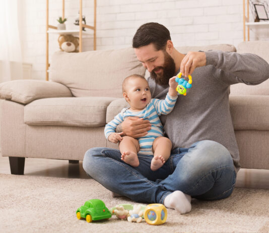 Interazioni papà-neonato possono influenzare la salute dei bimbi