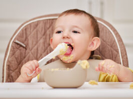 Mangiare in autonomia “educa” anche il linguaggio