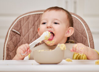 Mangiare in autonomia “educa” anche il linguaggio