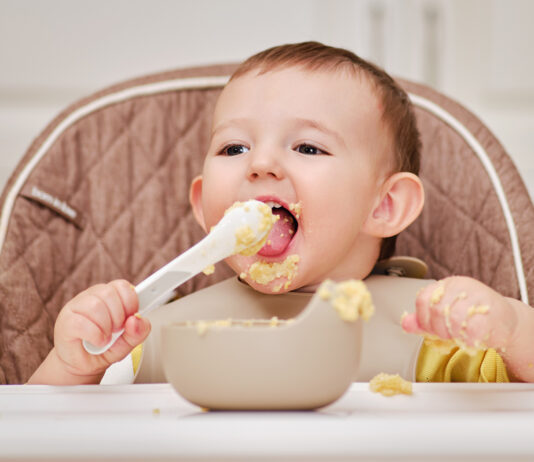 Svezzamento: assunzione di cibi solidi e vari per ridurre il rischio di allergie