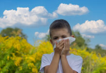 Rinite allergica in aumento tra bambini e giovani: fondamentale una presa in carico tempestiva