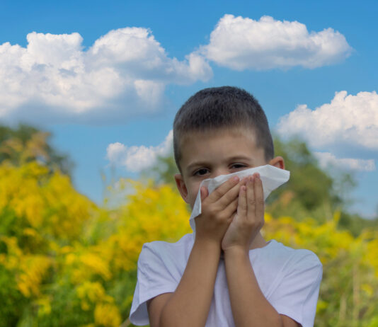 Rinite allergica in aumento tra bambini e giovani: fondamentale una presa in carico tempestiva