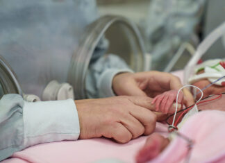 Leggere ad alta voce in TIN per lo sviluppo neurocerebrale dei prematuri