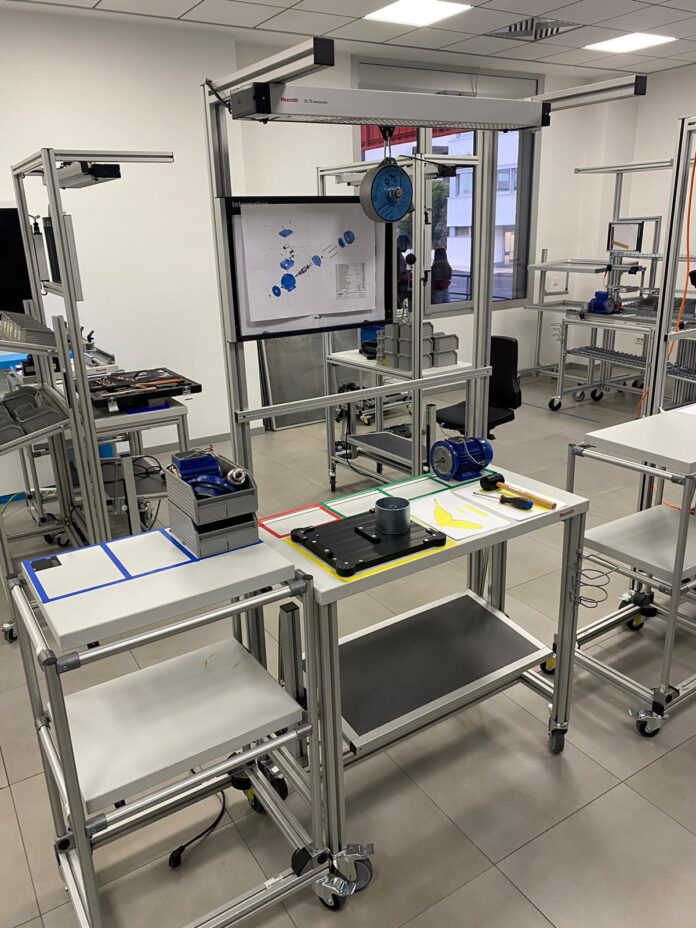 Bosch Rexroth - banchi di lavoro per i corsi Lean Manufacturing nella sede di Cernusco sul Naviglio (MI)3 Bosch Rexroth Italia e Bonfiglioli Consulting