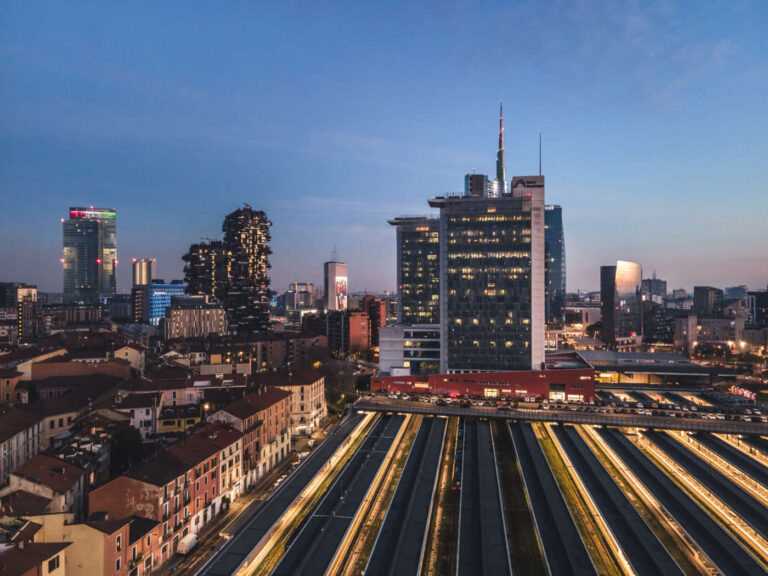 Due torri Garibaldi di Milano