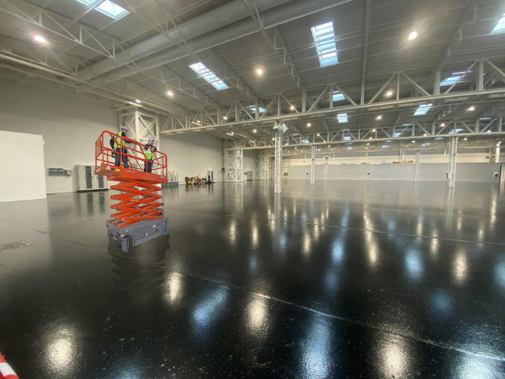 Piattaforme Loxam per gli impianti elettrici al Superstudio Maxi