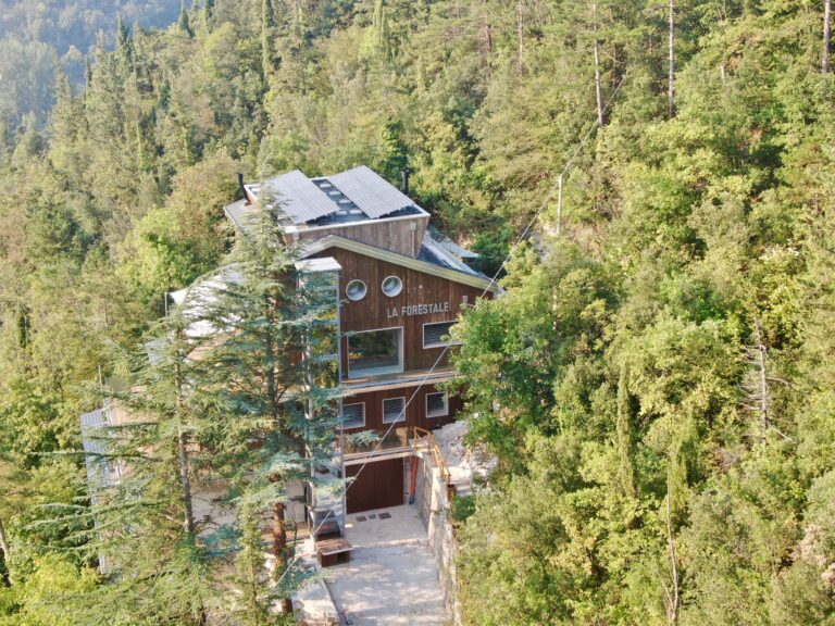 impianto fotovoltaico per La Forestale Luxury Lodge