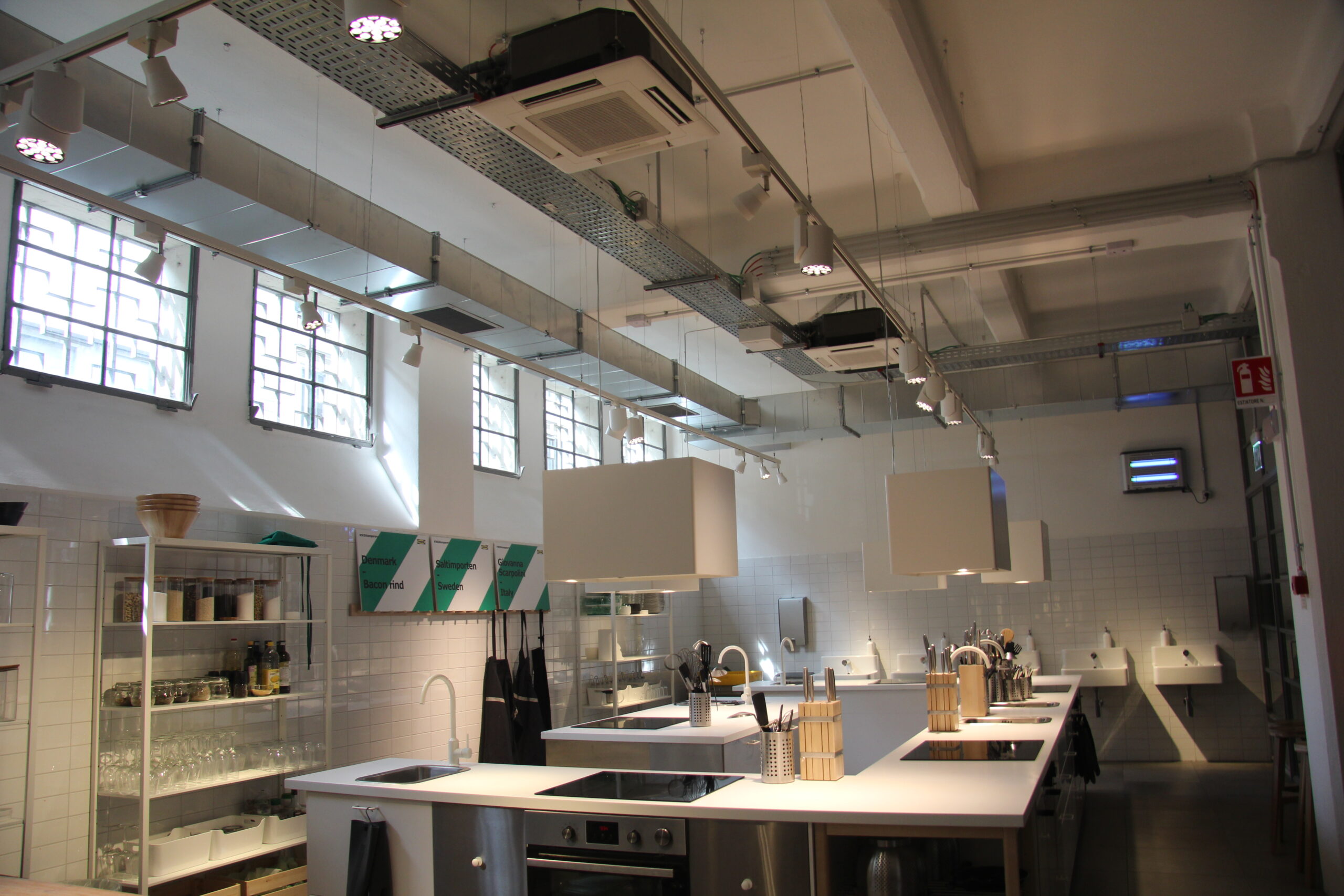 Nella zona bistrot è prevista la preparazione di cibi con cappe di estrazione dell’aria.