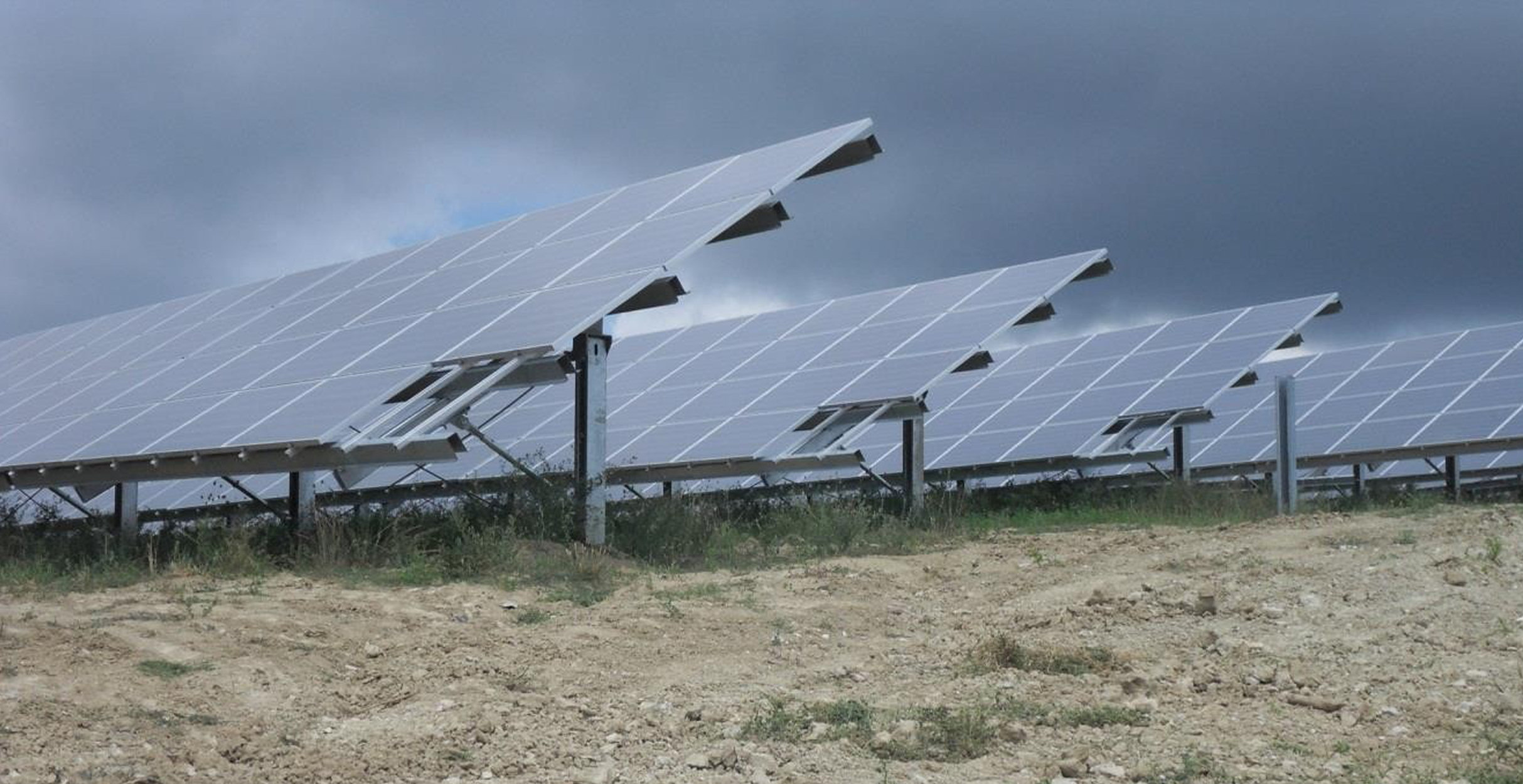 Un tipico impianto fotovoltaico da 1 MWp, composto da 4.273 moduli, permetterebbe idealmente di recuperare 7,3 t di alluminio, 60 t di vetro, 3,2 t di Tedlar e 3,5 t di silicio. 