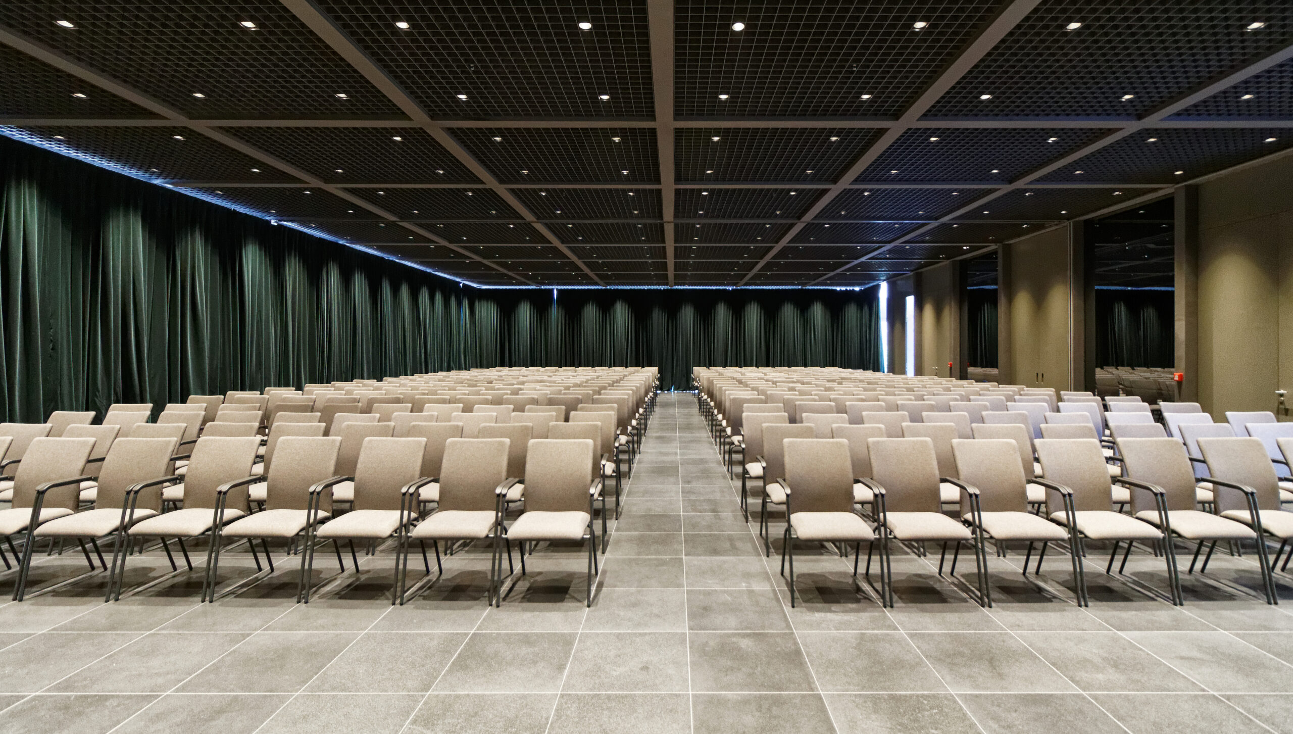 Plaza Hotel Tirana sala madhe