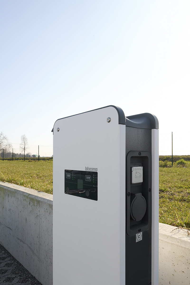 Colonnine-di-ricarica-per-veicoli-elettrici-2