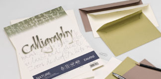 La collezione Calligraphy si arricchisce della serie Nature realizzata con Crush La gamma Calligraphy è disponibile anche in pergamena, con numerose tonalità classiche per una comunicazione elegante.