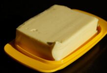 Bmti listini, fermi latte spot e bovini. Cedono il burro e suini, rincari per il Parmigiano Reggiano
