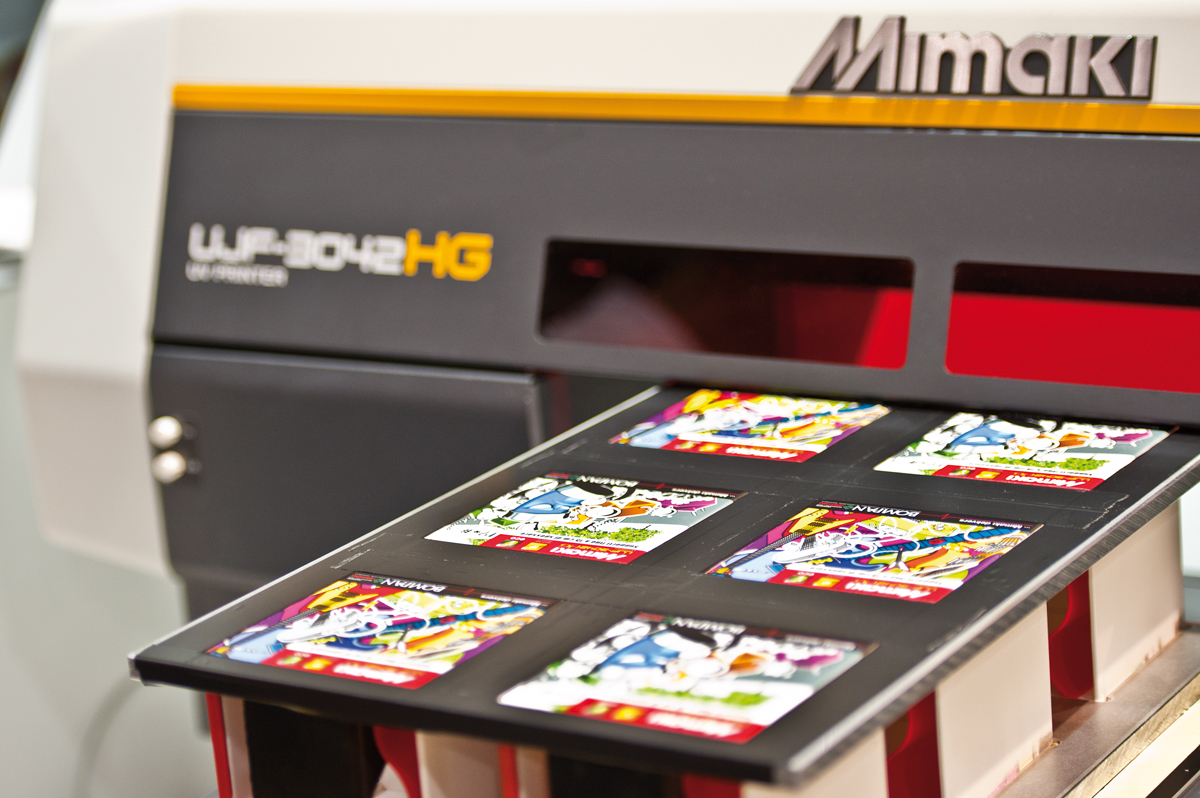 La Mimaki Ujf- 3042Hg al lavoro su piccoli oggetti promozionali