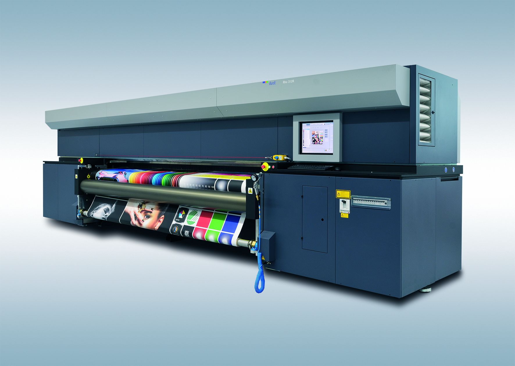 Nessun compromesso per le applicazioni wide con Durst Incoronata a Fespa come «Miglior stampante super wide format roll-to-roll 3 meter +» con l’assegnazione del prestigioso EDP Award, la nuova Rho 312R di Durst fissa un nuovo standard qualitativo per la stampa retroilluminata industriale e fine art.