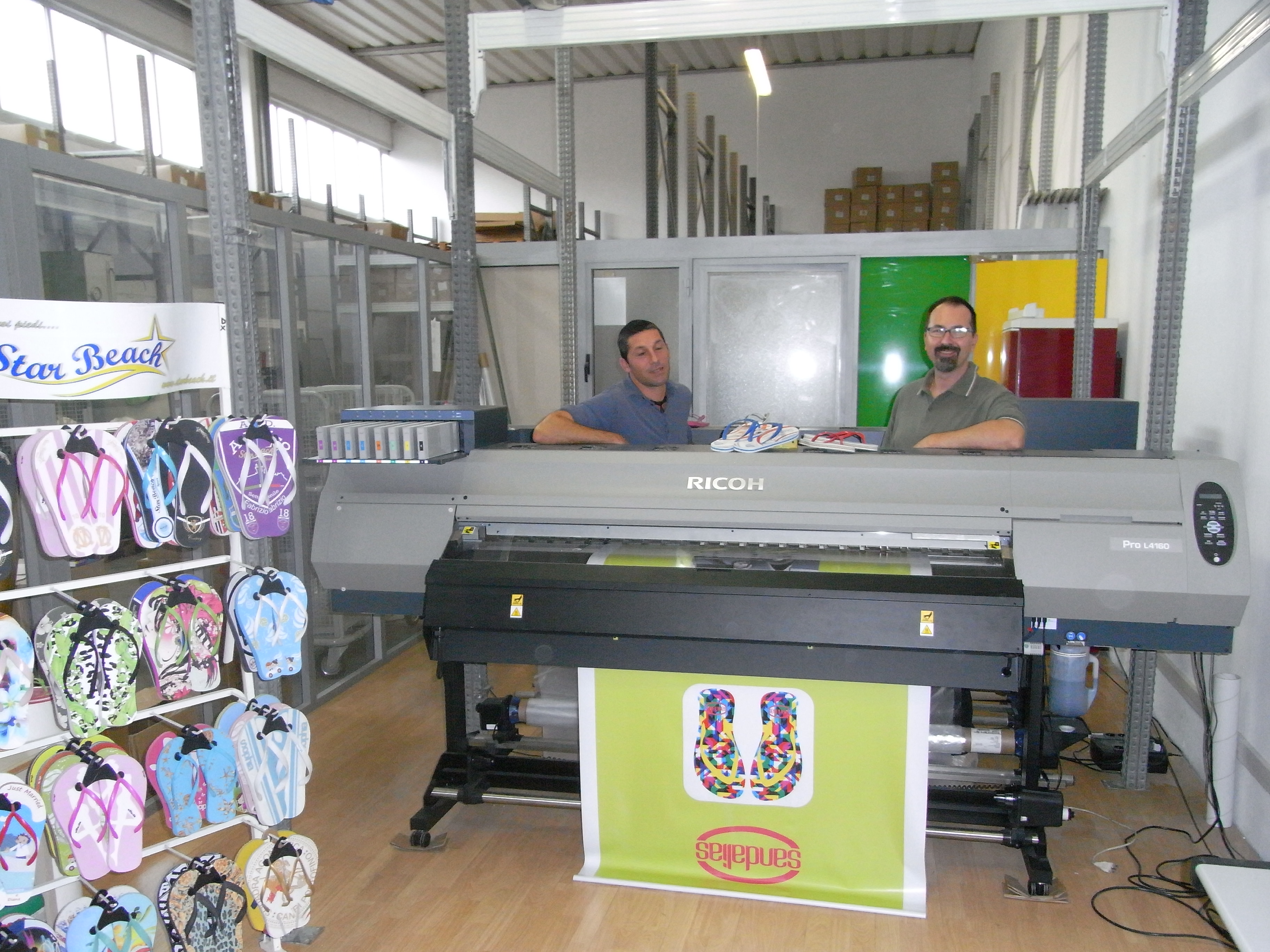 Ricoh Pro L4160 Latex, una soluzione «alla moda» per Effesta Grazie all’installazione di due Ricoh Pro L4160 Latex, Effesta riesce a garantire qualità, personalizzazione e servizi sempre nuovi alle aziende del settore della moda e in particolare della calzatura.