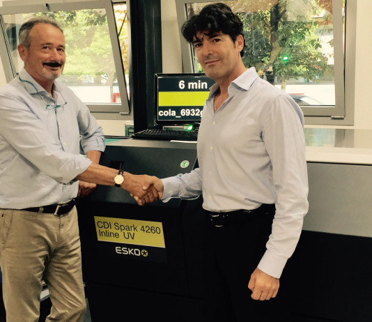 Migliorare qualità e produttività nella produzione di shopping bag ed etichette A sinistra Daniele Grotto di GPS, Davide Meroni di Esko.