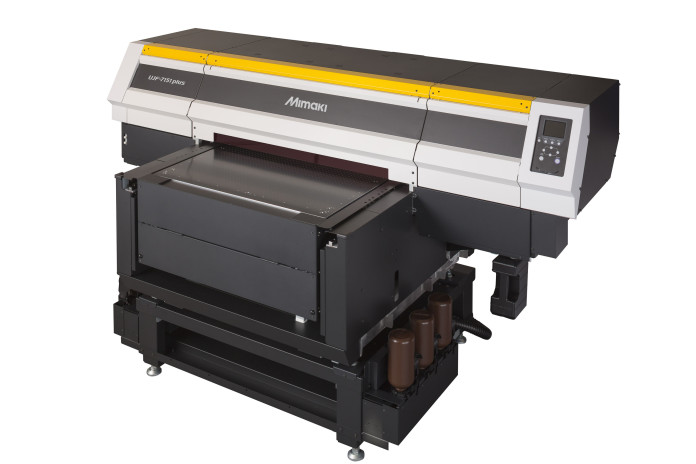 Mimaki UJF-7151 plus offre qualità industriale di alto livello e risultati accurati.