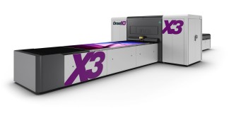 La stampante Onset X offre la possibilità di configurazione personalizzata • Raggiunto un nuovo record con il lancio di Onset X3: la più veloce stampante Inca mai realizzata, in grado di raggiungere 900 mq/h .