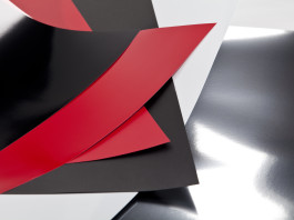 Splendorlux è la famiglia di carte e cartoncini con lucidissima finitura cast-coated di Fedrigoni