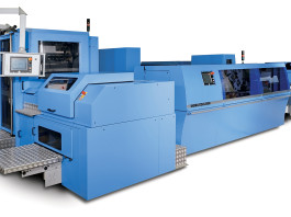 Müller Martini presenta il Finishing 4.0 SigmaLine, la soluzione industriale, completamente integrata, per la produzione digitale di libri. La linea collega la stampa digitale e il confezionamento a un unico sistema generale e consente perciò la produzione completamente automatica in un unico ciclo di lavoro, dalla bobina al libro finito. Solo la coerente integrazione di tutti i processi rende possibile la realizzazione di piccole tirature in modo estremamente veloce e redditizio.