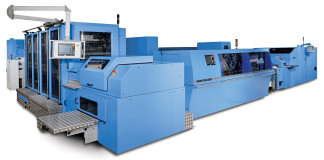 Müller Martini presenta il Finishing 4.0 SigmaLine, la soluzione industriale, completamente integrata, per la produzione digitale di libri. La linea collega la stampa digitale e il confezionamento a un unico sistema generale e consente perciò la produzione completamente automatica in un unico ciclo di lavoro, dalla bobina al libro finito. Solo la coerente integrazione di tutti i processi rende possibile la realizzazione di piccole tirature in modo estremamente veloce e redditizio.