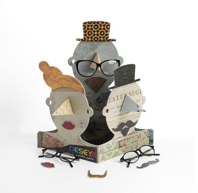 comunicazione_Deseye Espositore da banco a tre teste che ha meritato la menzione Direzione Creativa assegnata a Federica Lasi dell’agenzia ravennate Mimicoco Design.