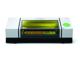 La nuova stampante UV inkjet piana di Roland DG: VersaUV LEF-300 LEF-300 è la nuova stampante UV della serie VersaUV che permetterà agli operatori di essere ancora più produttivi.