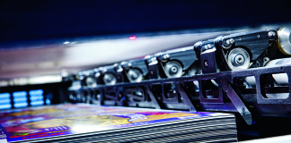 Kba per il packaging: Rapida 145 con la nuova uscita a pila doppia I fogli buoni attraversano la pila 1 su cui vengono espulsi i fogliacci.