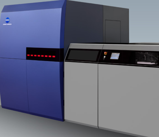 Konica Minolta KM-1: la prima installazione ufficiale in Europa KM-1, il nuovo sistema di stampa UV formato B2 di Konica Minolta.