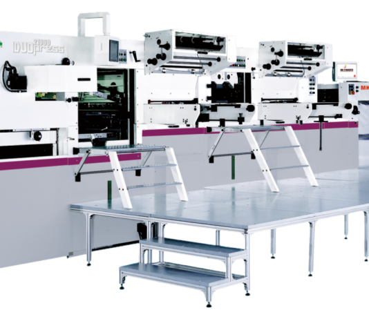 Duopress MK21060STE di Heidelberg: lavorazioni senza soluzione di continuità Duopress MK21060STE è capace di eseguire diverse lavorazioni di finishing in un singolo passaggio.