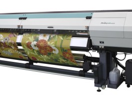 Fujifilm presenta Acuity LED 3200R, la sua nuova stampante LED UV a getto d’inchiostro Con una larghezza di stampa massima di 3,2 m, la stampante Acuity LED 3200R offre gli elevati livelli di qualità e produttività che caratterizzano la gamma Acuity.