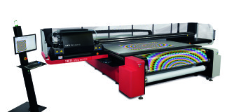 “Larga” produttività per la Jeti Mira di Agfa Il nuovo flatbed Jeti Mira di Agfa verrà presentato a Drupa con l’opzione agganciabile Roll-to-Roll.