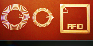 Film metallizzati, un aiuto nel settore della sicurezza e dell’anticontraffazione Esempi di targhette Rfid con antenna. Rfid (Radio-Frequency IDentification), in italiano identificazione a radiofrequenza è una tecnologia per l’identificazione di oggetti, prodotti o confezioni basata sulla capacità di memorizzare dati da parte di particolari etichette/targhette elettroniche, chiamate tag o anche transponder, e sulla capacità di queste di rispondere all’interrogazione a distanza da parte di appositi apparati fissi o portatili (reader). Questa identificazione avviene mediante radiofrequenza, grazie alla quale un reader è in grado di comunicare e/o aggiornare le informazioni contenute nei tag. Il loro impiego nel packaging sta crescendo e avrà come conseguenza pratica l’abolizione dei codici a barre e relativi sistemi di lettura.