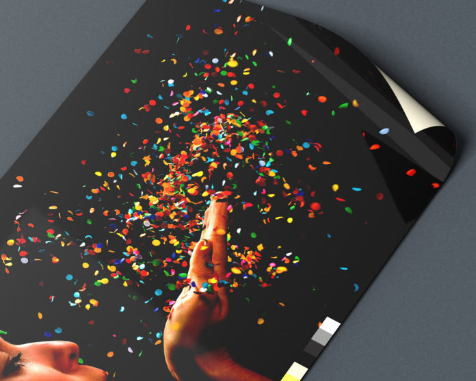 Pellicola adesiva standard.