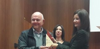 Consegnato il Premio OMI 2016: Libraccio Editore al secondo posto Assocarta premia Giuseppe Giustacchini, Presidente di Ingros Carta Giustacchini.